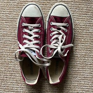 Maroon women’s low top converse